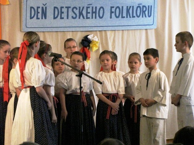 Detský folklórny súbor Briezka z Nedožier - Brezian
